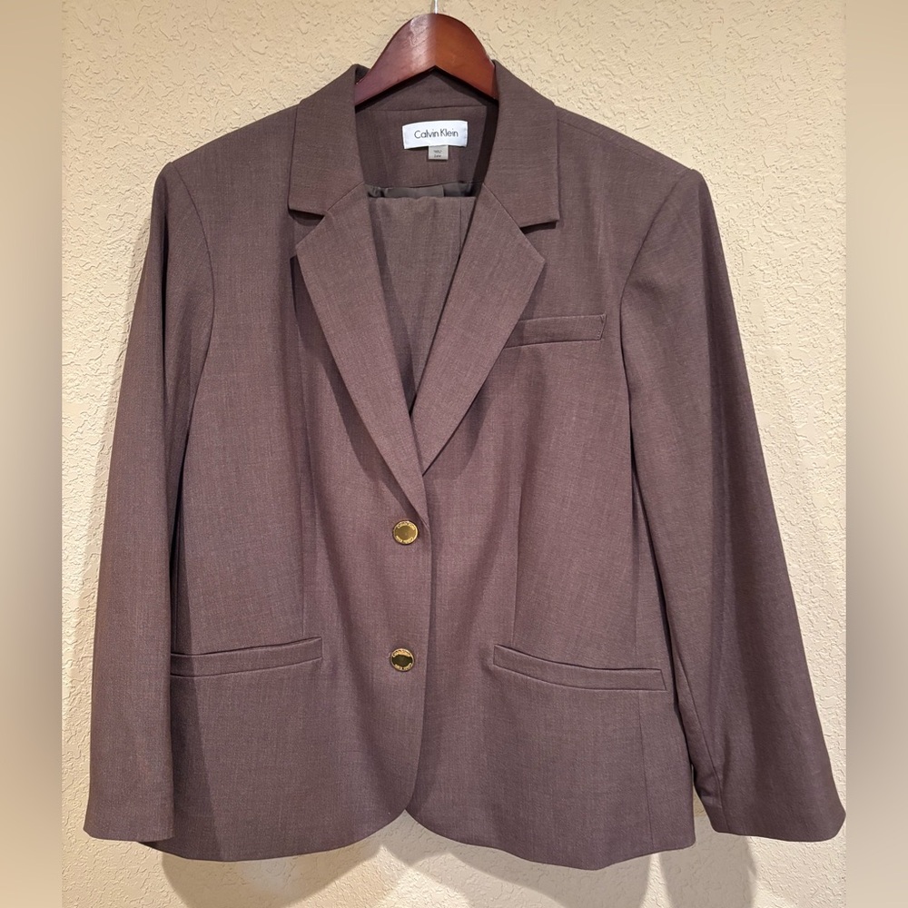 Calvin Klein 2 piece suit  Brown 22/24 W